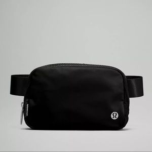Lululemon Everywhere Belt Bag